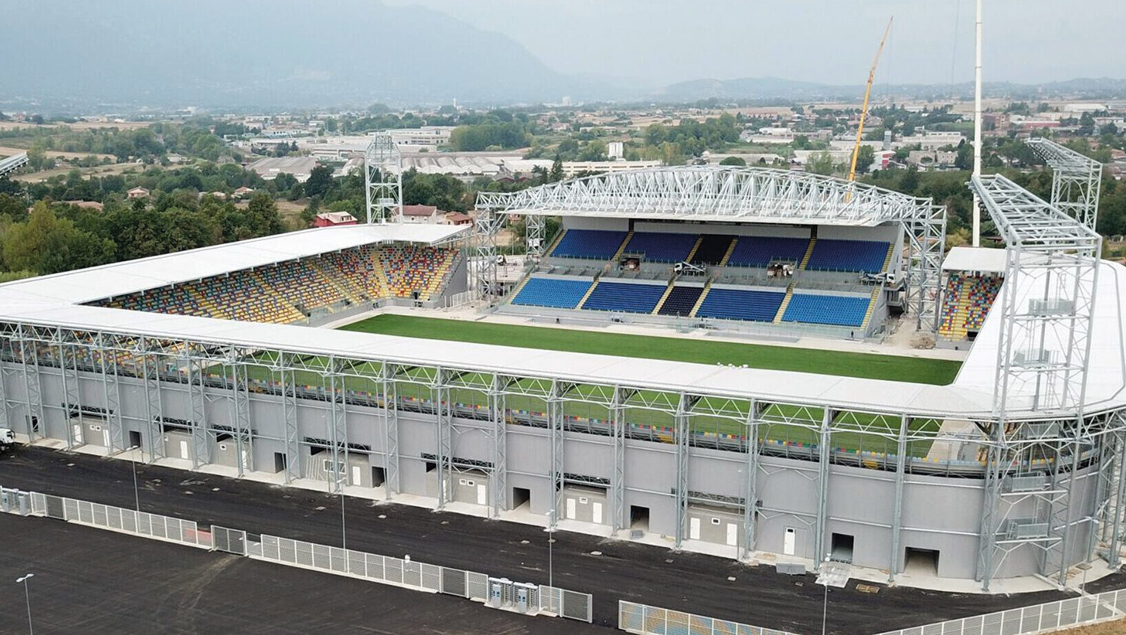 Il Frosinone batte il Como 2-0 grazie alle reti di Calò e Kvernadze e sale a 11 punti in classifica. Grande prova dei ciociari