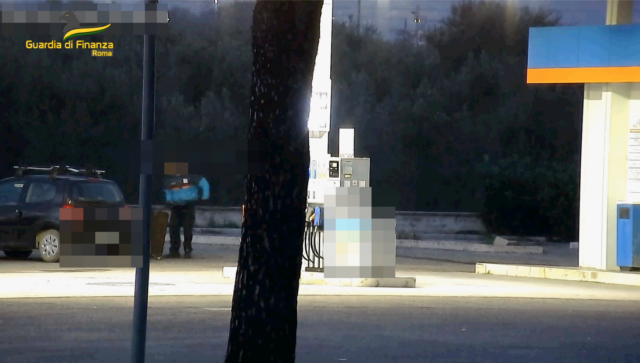 Contrabbando di carburante ad Anzio e Castelli: 15 arresti, coinvolti militari dell’AM
