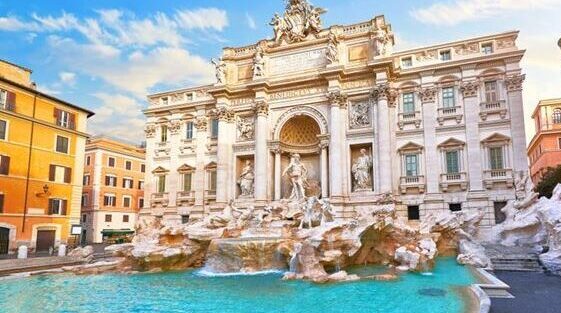 Il Campidoglio starebbe ragionando su un'ipotesi di inserire un biglietto di 2 euro per far accedere i turisti alla Fontana di Trevi