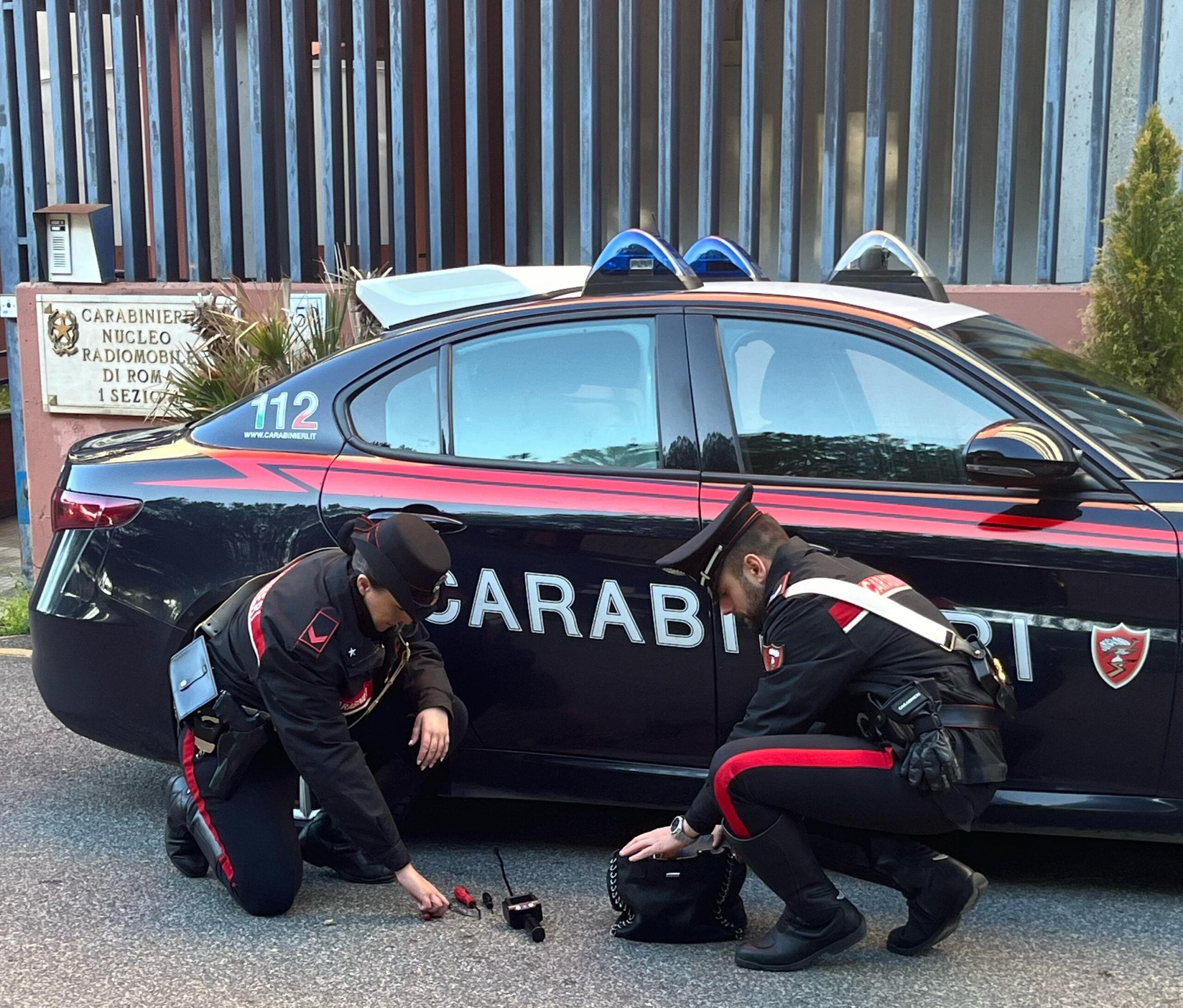 NRM - Gli arnesi da scasso sequestrati dai Carabinieri (1)