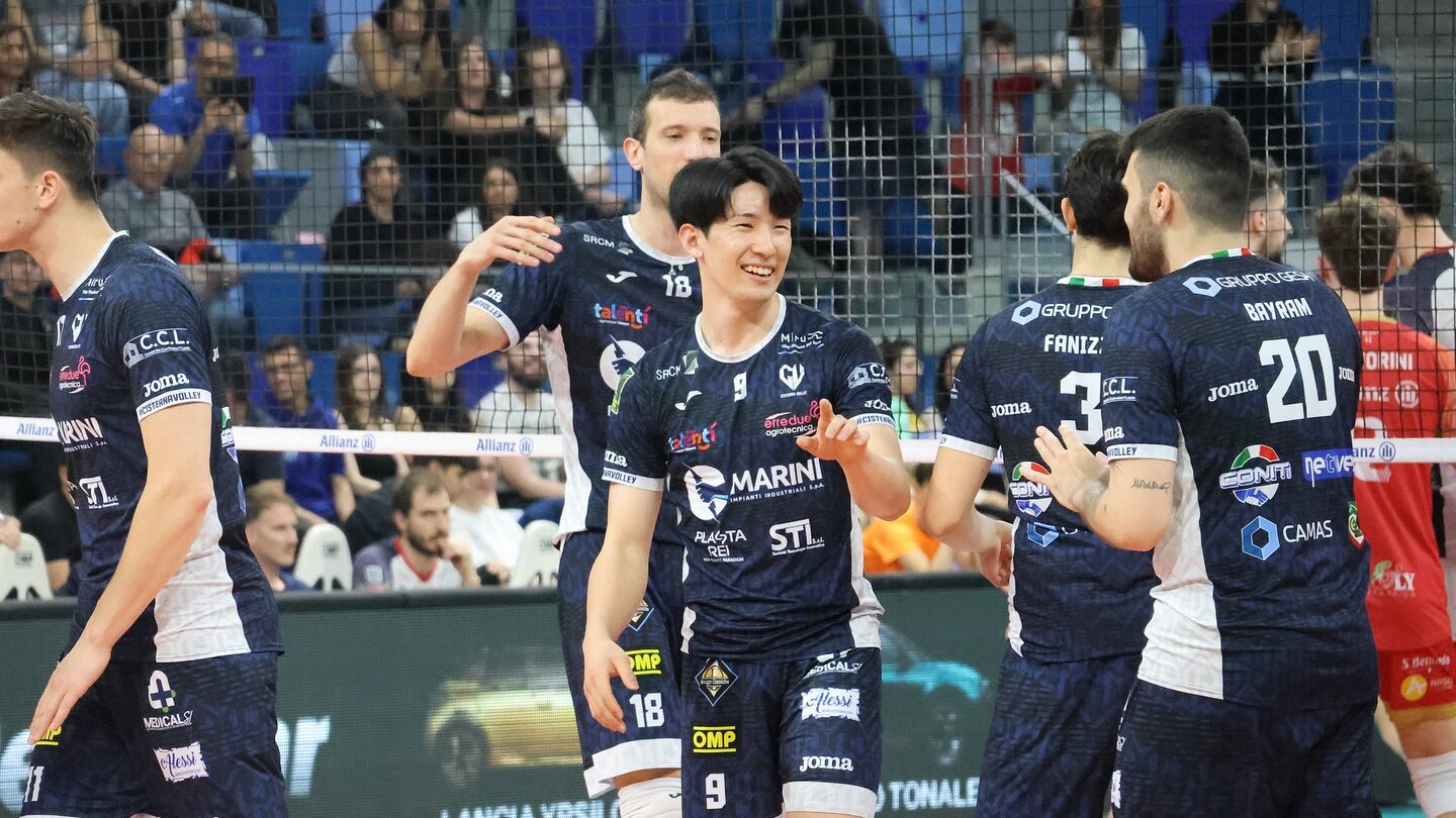 Al centro lo schiacciatore giapponese Yuga Tarumi, confermato da Cisterna Volley per la stagione 2025/26