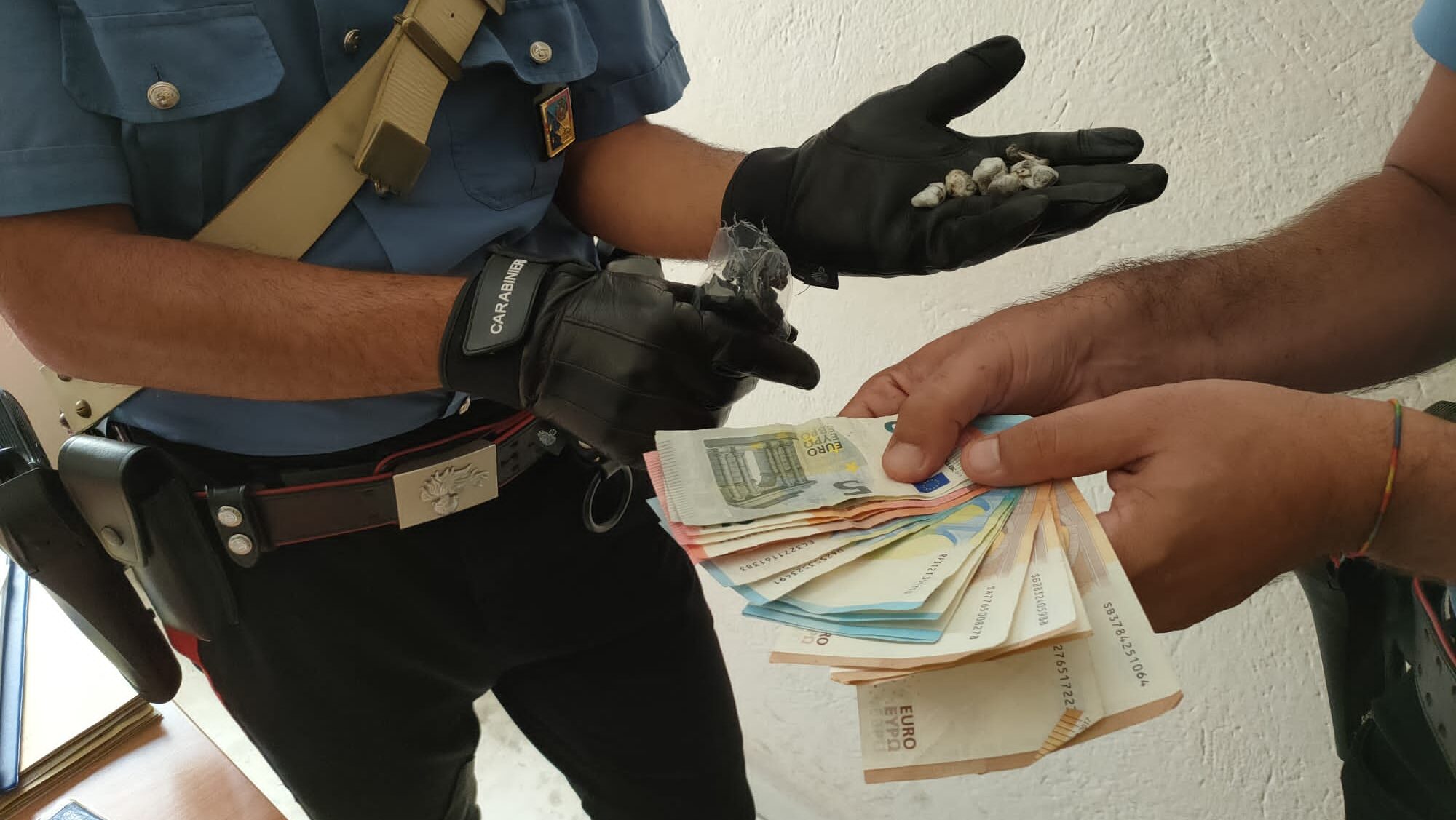 I carabinieri di Roma nel corso dei controlli che hanno portato a nove arresti per droga