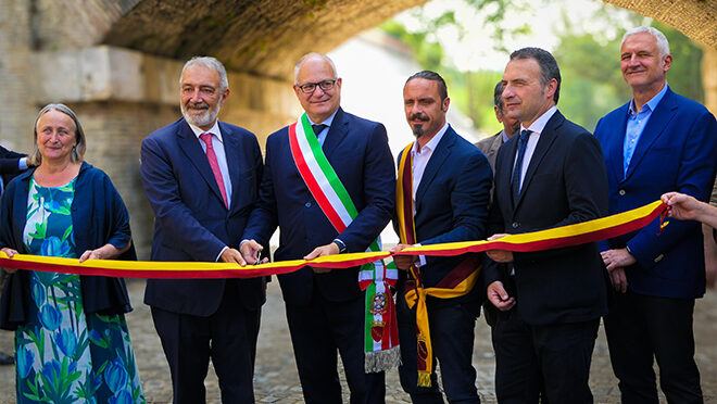 Le autorità romane e della regione all'inaugurazione del nuovo parco d'affaccio sul Tevere a Ponte Milvio