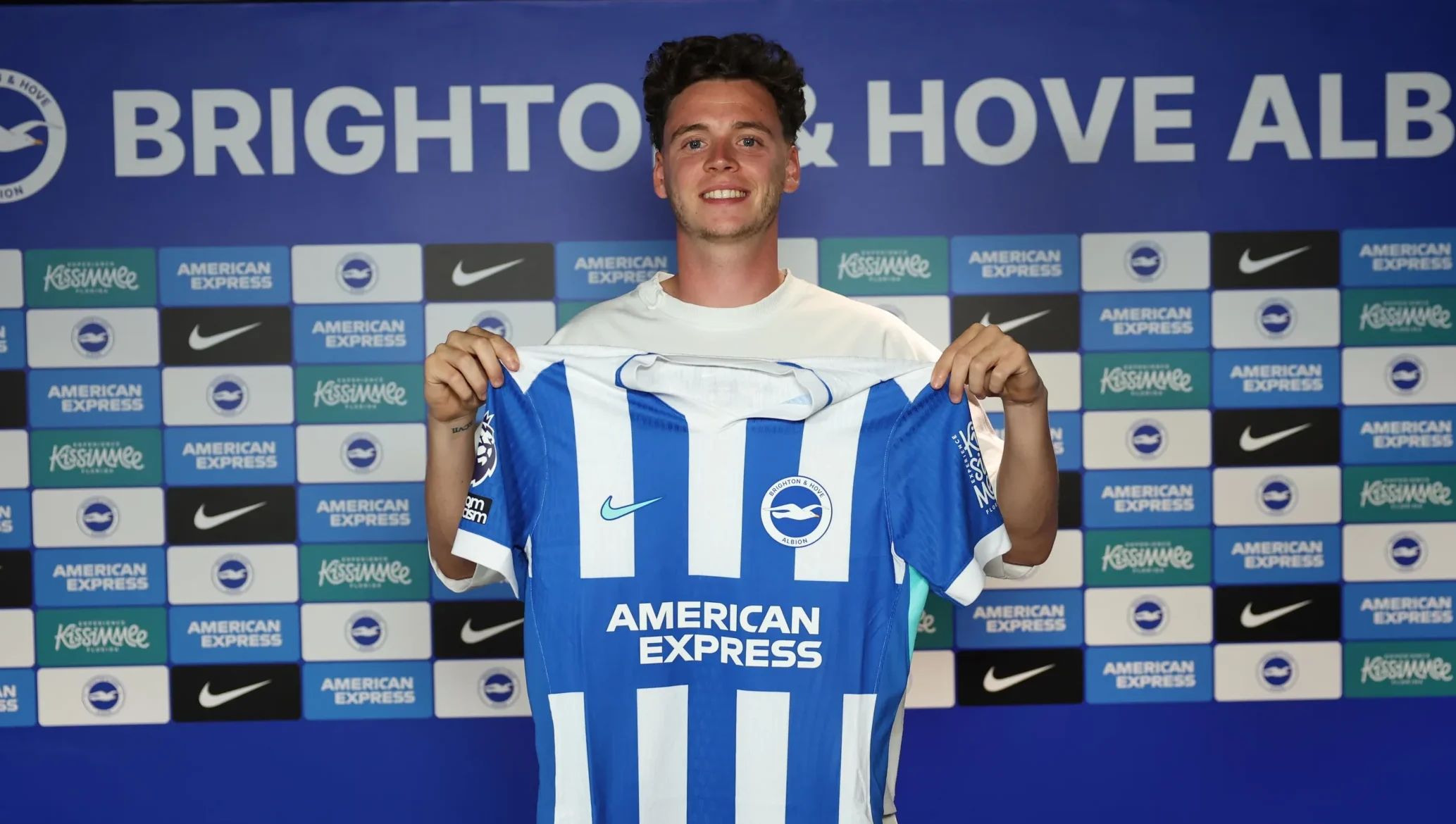 Il terzino belga Maxim de Cuyper è un nuovo giocatore del Brighton. oggi, sabato 5 luglio, l'ufficialità del suo trasferimento al club inglese. Sfuma così uno degli obiettivi di mercato della Roma
