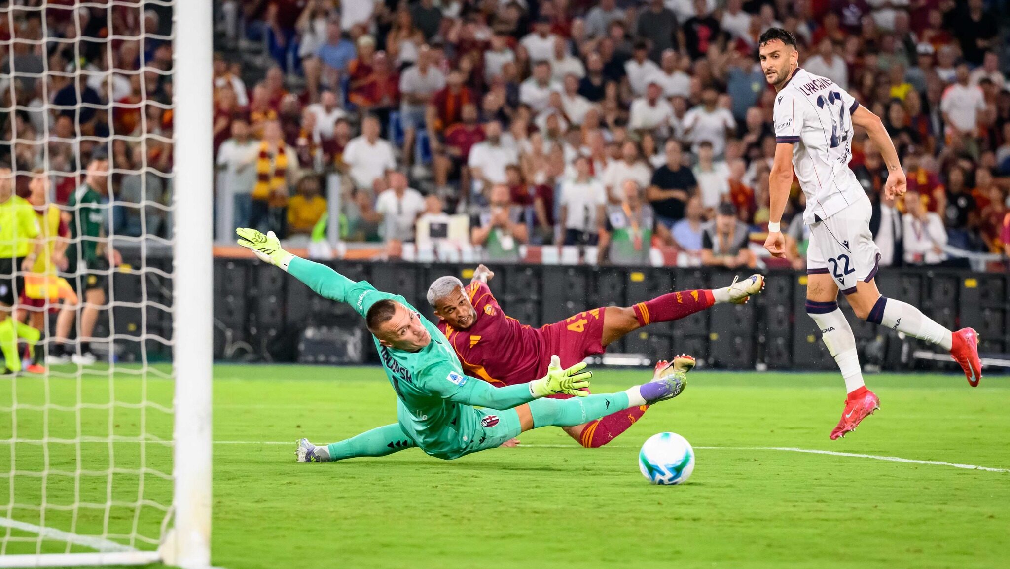 Wesley dopo aver calciato in porta il pallone che ha regalato i tre punti alla Roma nel match inaugurale del campionato contro il Bolgona