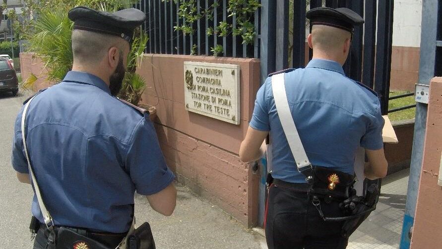 I carabinieri della Compagnia Roma casilina che hanno individuato il 26enne gambiano autore della violenza sessuale e della rapina avvenuta all'alba di domenica 24 agosto nel parco di Tor tre Teste a Roma