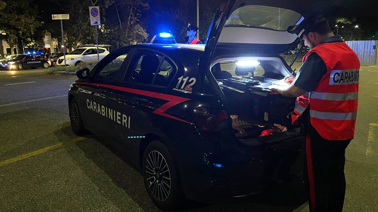A Roma sono stati effettuati dei controlli da parte dei carabinieri in zona Eur che hanno portato ad una denuncia e ad identificare 11 prostitute