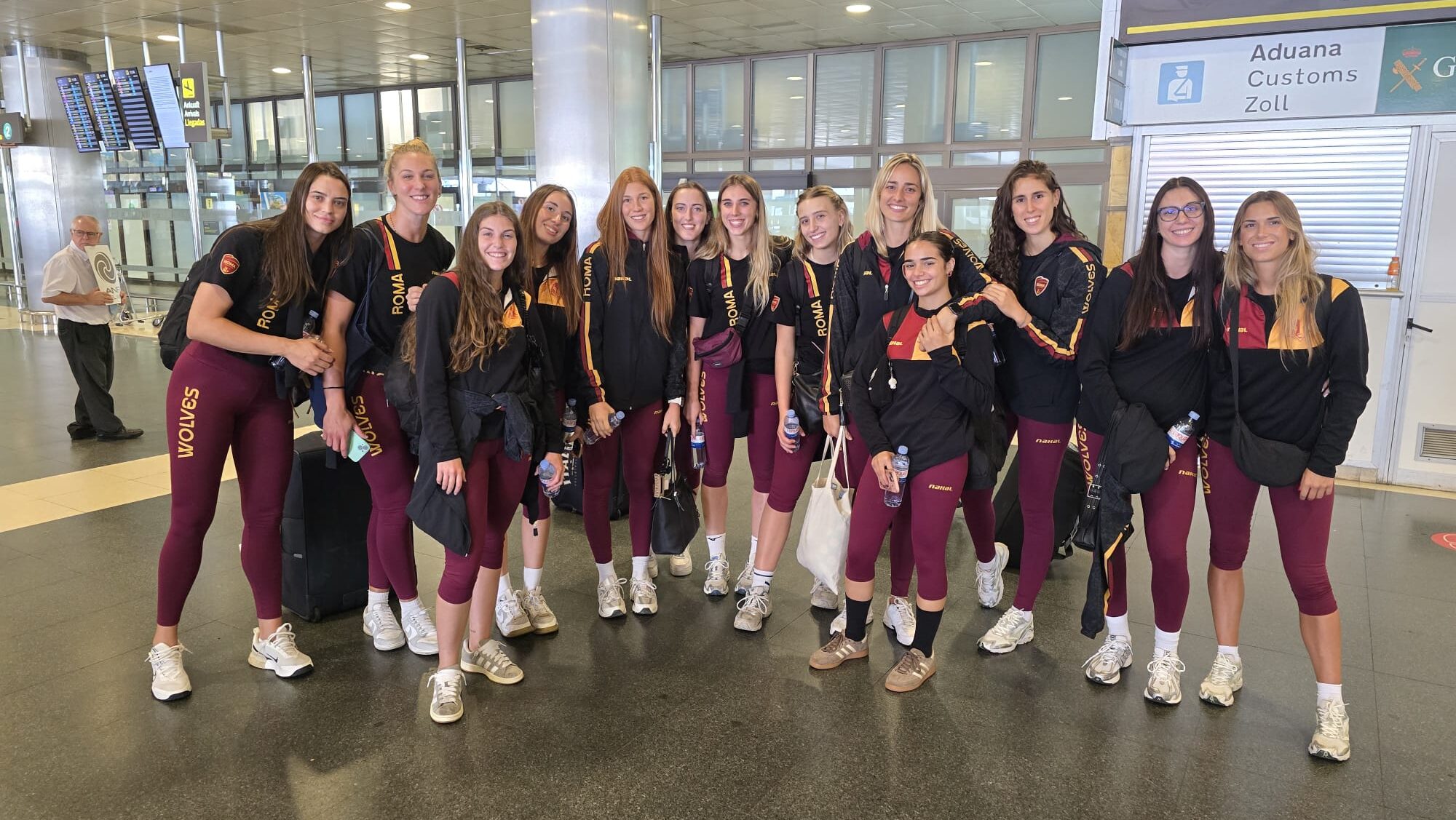 Il gruppo squadra della Roma Volley prima della partenza per la Spagna dove dal 12 al 14 settembre giocherà il Torneo Internazionale Isla De Gran Canaria