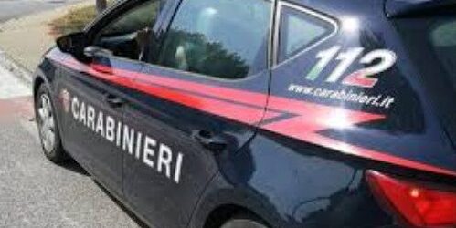 Un giovane è morto dopo essere precipitato da un b&b a Roma. Sul posto i carabinieri che stanno stabilendo l'esatta dinamica dei fatti