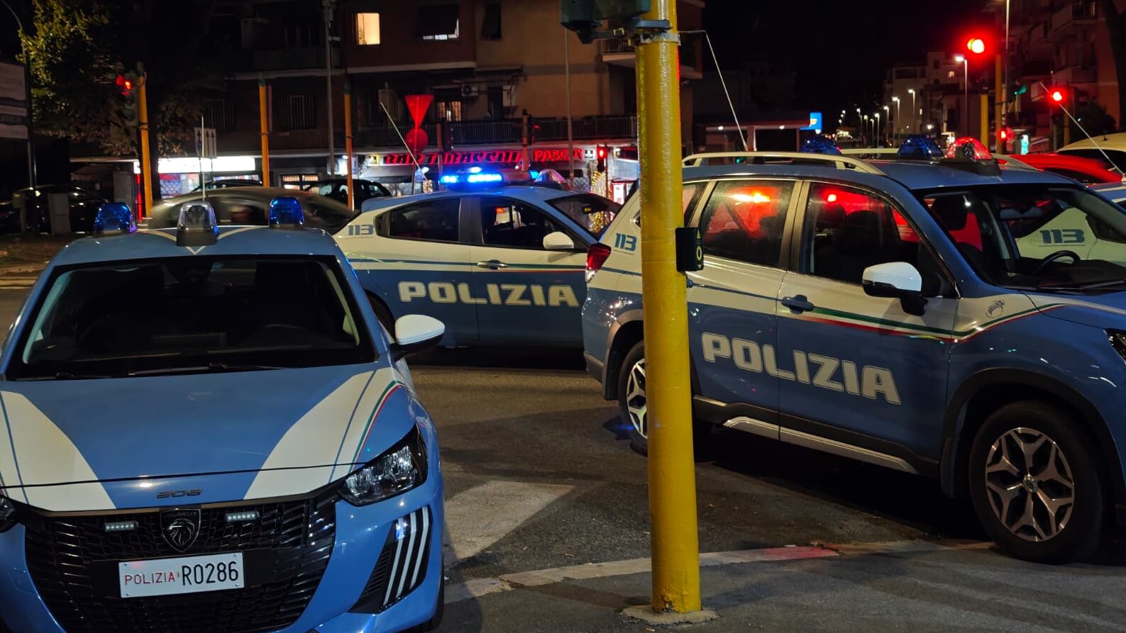 Blitz antidroga al Quarticciolo che ha portato all'arresto di 11 persone, 8 per detenzione ai fini di spaccio e 3 per violenza e resistenza a pubblico ufficiale. In futuro previsti altri controlli per ristabilire le condizioni di vivibilità delle periferie