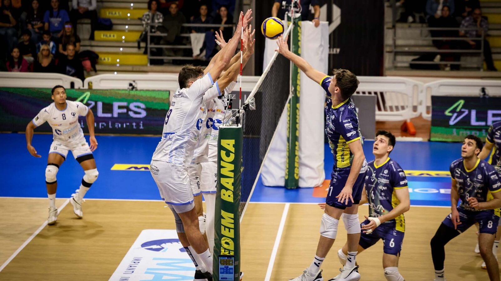 Terzo successo in questa SuperLega per Cisterna che batte Modena 3-2 e sale a quota 6 in classifica. Top scorer Lanza