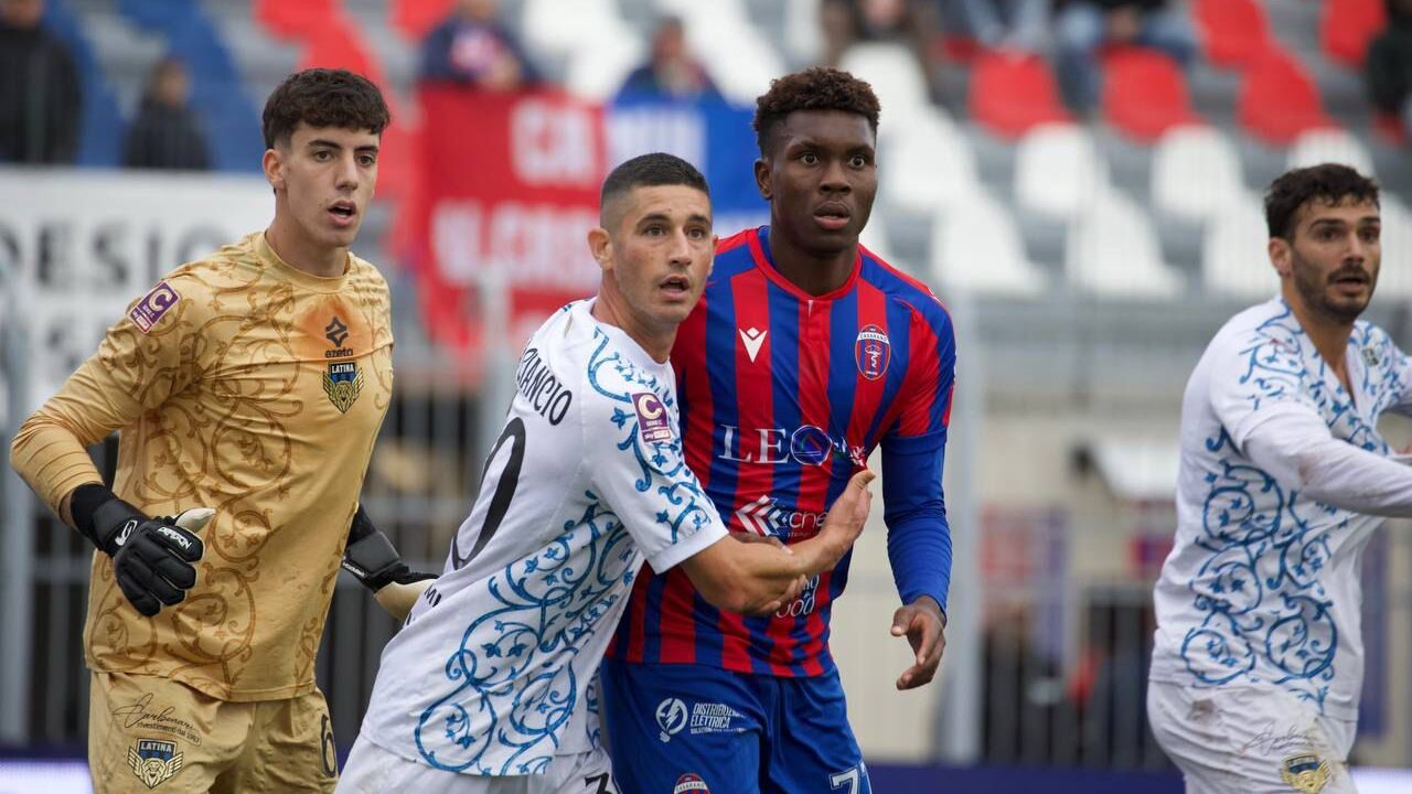 La sfida del Girone C di Serie C tra Casarano e Latina finisce 1-1 con i pontini che spezzano al serie di 4 sconfitte di fila