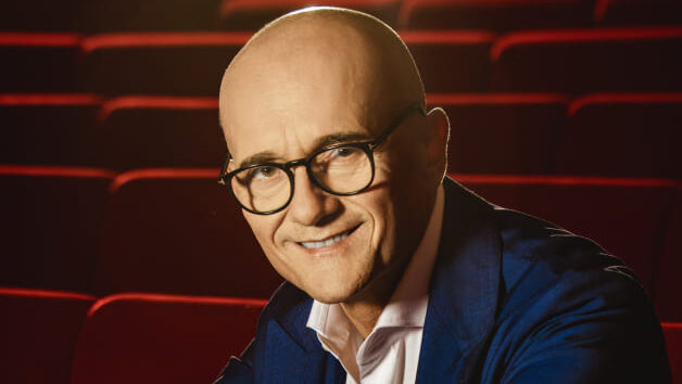 Alfonso Signorini ha scelto di sospendere gli impegni in essere con Mediaset a seguito delle notizie diffuse sul suo conto