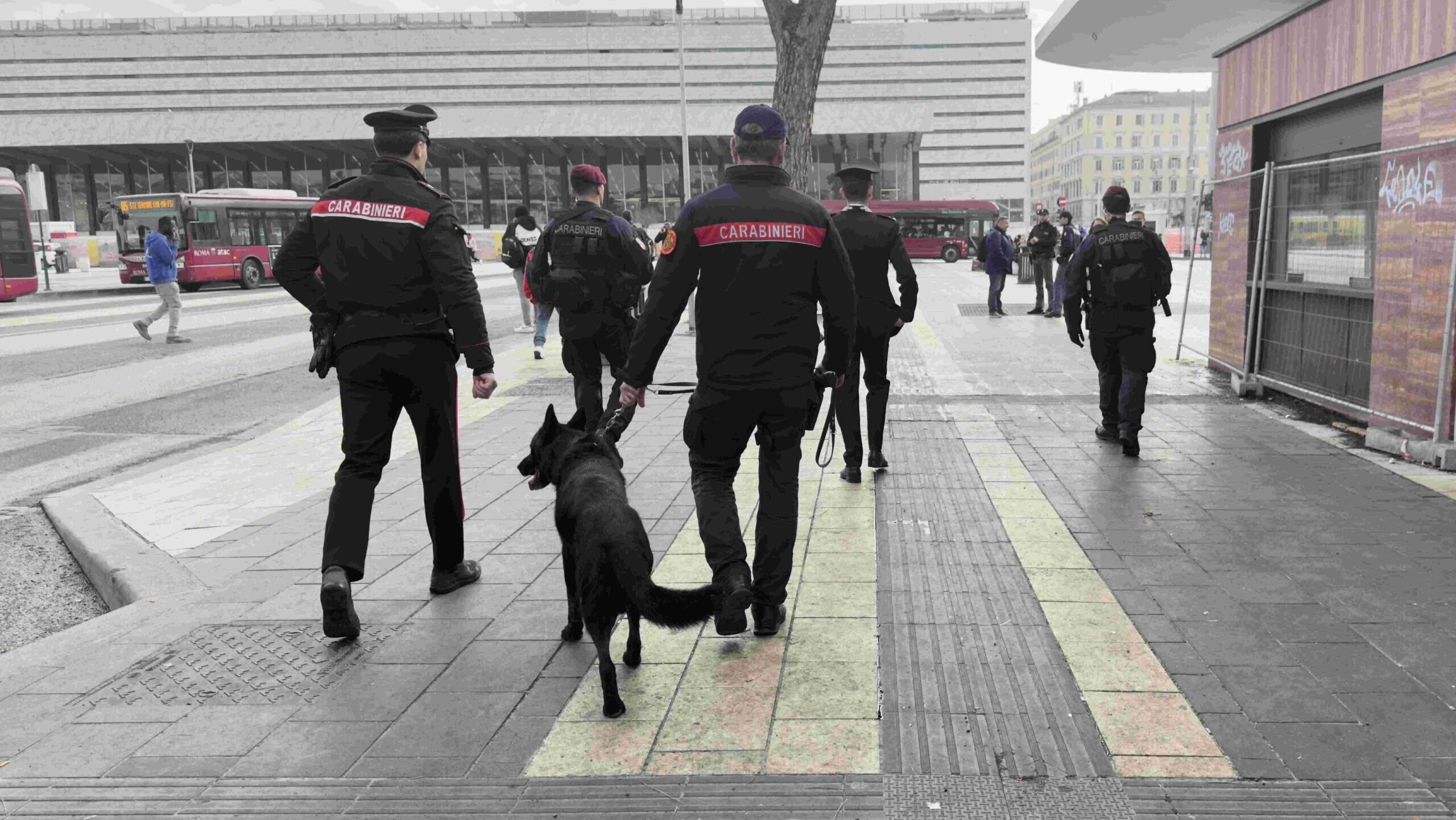 Maxi-controllo di Carabinieri e Guardia di Finanza a Roma Termini contro la microcriminalità a seguito dei fatti del 10 gennaio