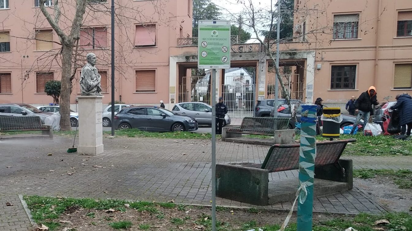 Verranno riqualificate alcune arre verdi di Latina tra cui quella di via Don Morosini in cu saranno installate panchine antibivacco