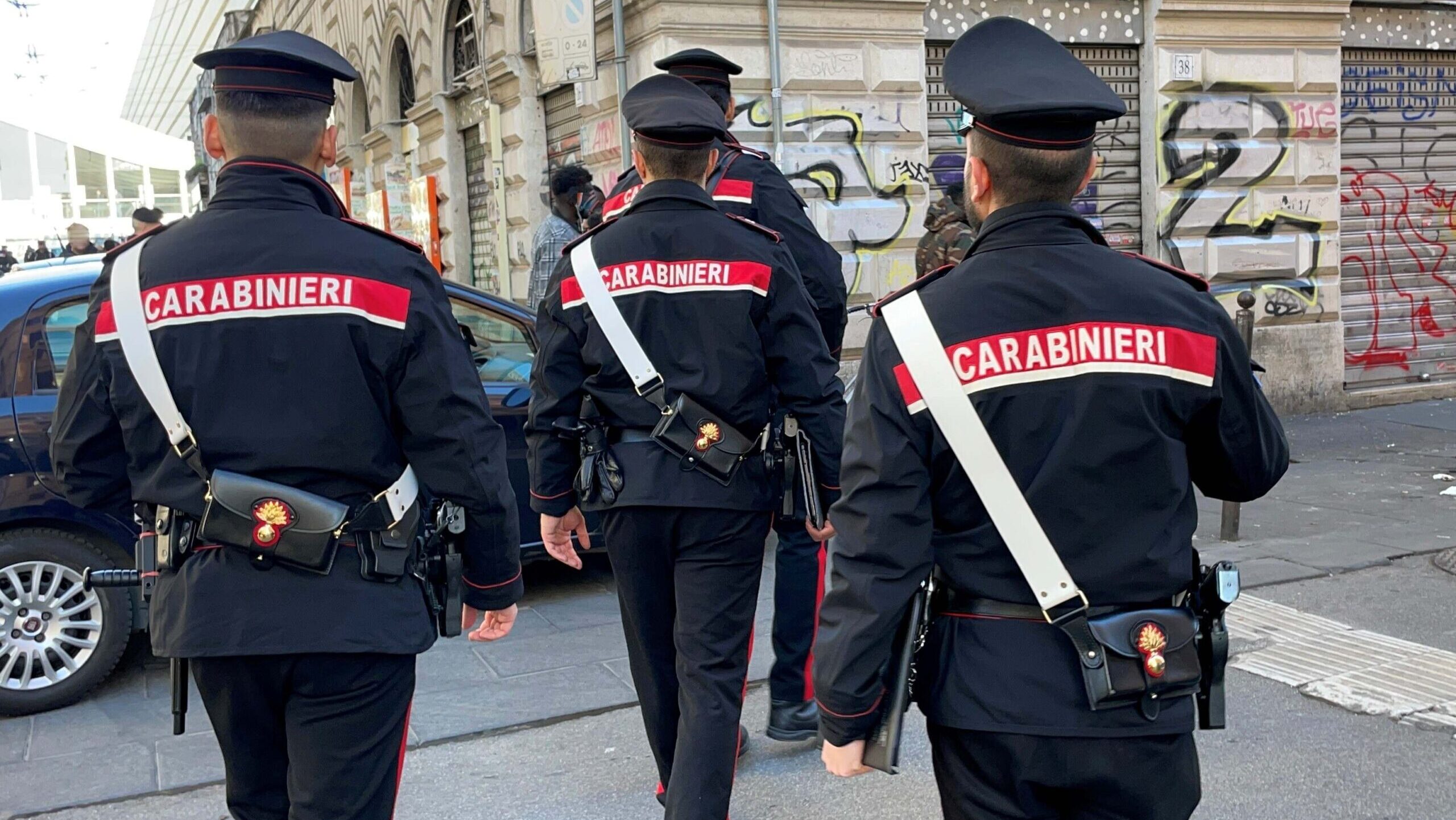 Maxi blitz dei carabinieri nell'area della Stazione Termini di Roma dove sono state arrestate tre persone e denunciate altre nove