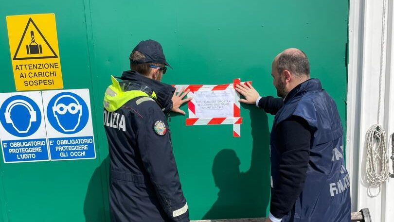 Sequestrata da Guardia di Finanza e Guardia Costiera un'area demaniale di 22.980 mq sul Tevere diventata cantiere navale con ristorante