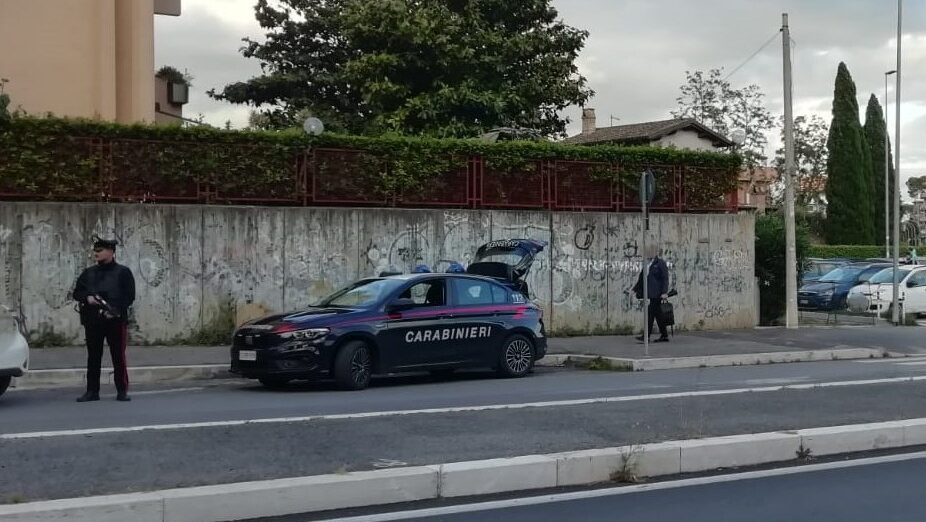 I carabinieri hanno effettuato tre arresti per diversi reati nei confronti di tre persone tra le zone di Eur e Magliana