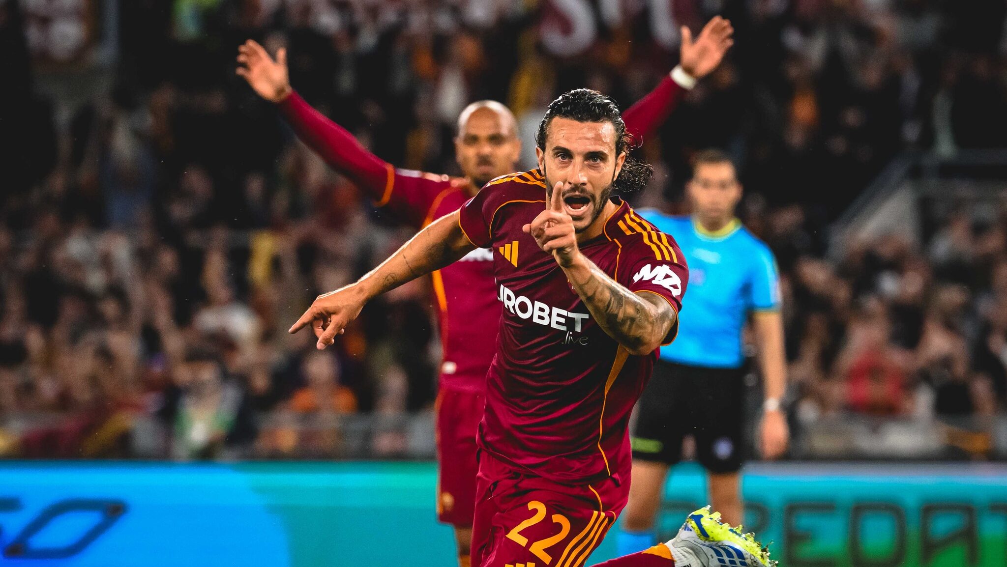 Mario hermoso e la Roma saranno ancora insieme per un'altra stagione. Il difensore spagnolo sarà giallorosso fino al 30 giugno 2027