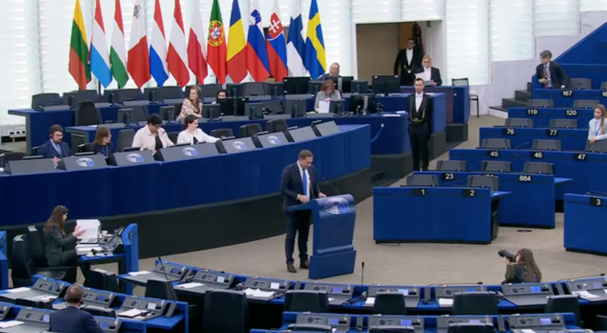 L’attacco a Modena arriva al Parlamento europeo: dibattito su sicurezza e tutela degli spazi pubblici