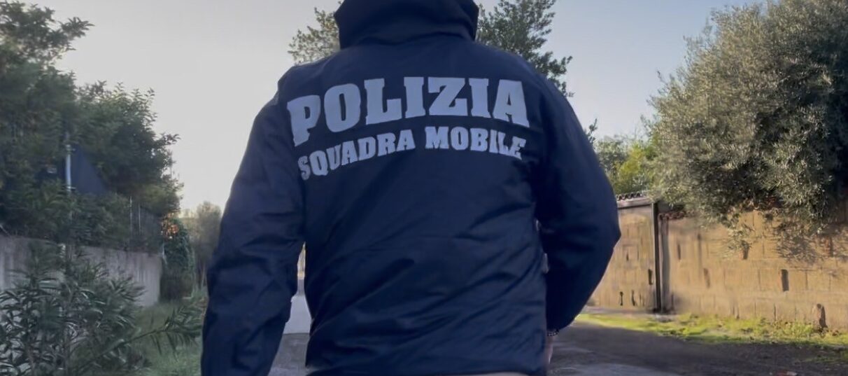 La polizia di Stato ha arrestato due donne a Ostia coinvolte in un giro di spaccio di stuopefacenti: l'operazione in zona piazza Gasparri