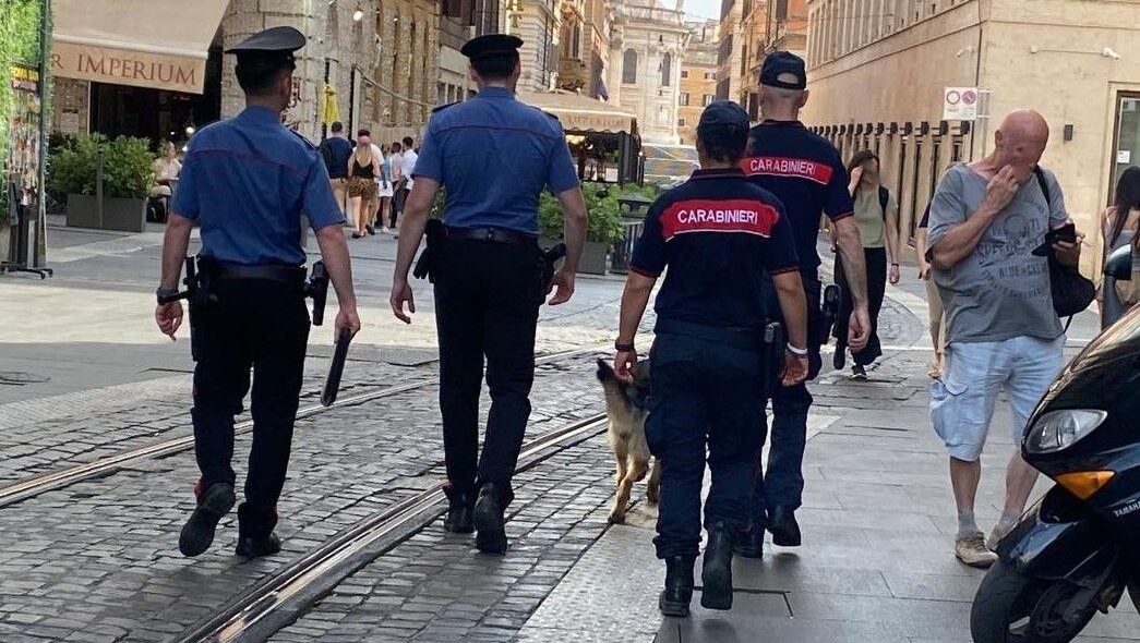 I carabinieri hanno arrestato tre persone in diverse e distinte operazioni per rapine e furti nel centro di Roma