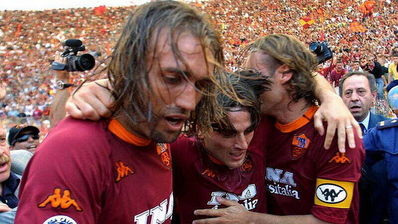 A distanza di 25 anni scopriamo cosa fanno oggi i calciatori che hanno vinto il terzo scudetto della Roma nel 2001