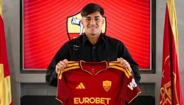 Santiago Castro è ufficialmente un nuovo giocatore della Roma: l'argentino ha anche scelto il numero di maglia, ecco quale