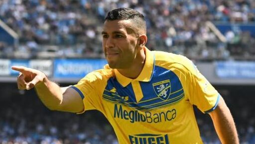 Frosinone e Napoli stanno parlando di Cheddira: i due club ragionano su un'operazione a titolo definitivo ma ci sono altre squadre di A