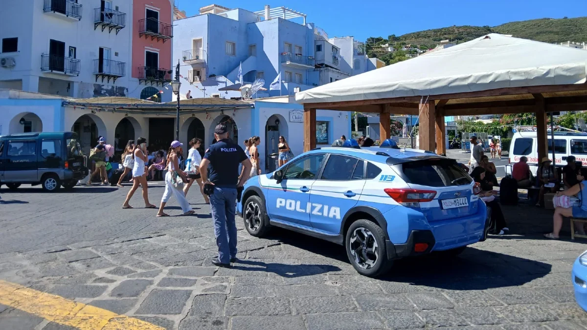 La polizia di Stato ha effettuato dei controlli sull'isola di Ponza elevando sanzioni per 100.000 euro dalla sua attività