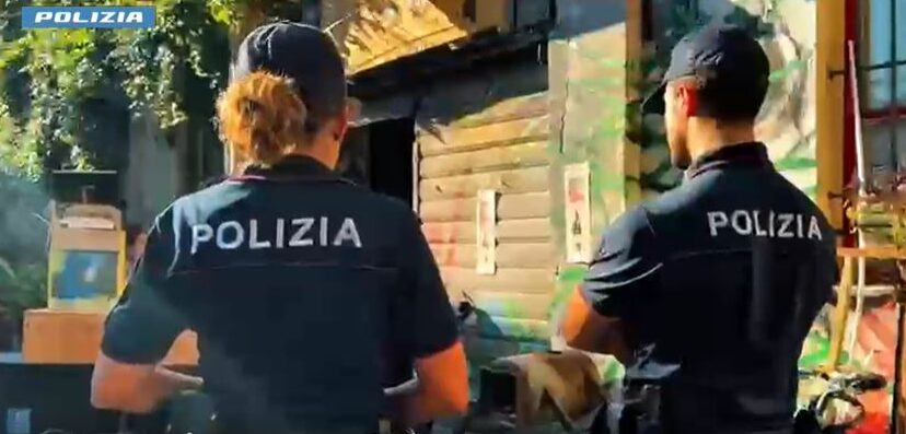 Sgombero da parte della polizia di Stato del centro sociale anarchico Bencivenga di Roma. Sono 60 gli appartenenti portati in Questura