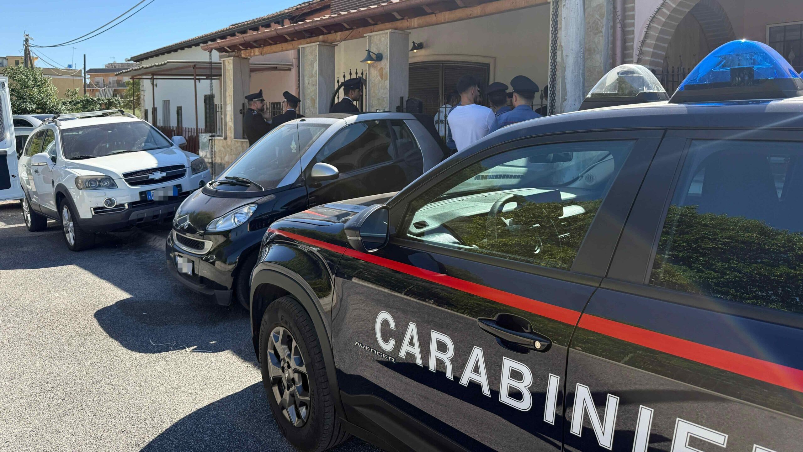 Gli inquirenti valutano anche la pista dell'omicidio-suicidio come pista sulla vicenda della famiglia morta a Roma