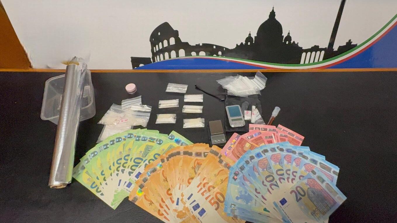 La polizia di Stato ha effettuato cinque arresti in diverse operazione antidroga tra Roma, il litorale e i Castelli romani