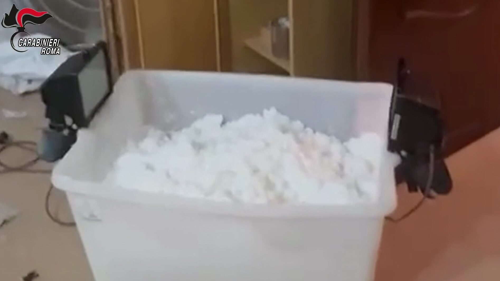 Polizia e carabinieri hanno effettuato nove arresti un un'operazione cngiunta conto il traffico internazionale di droga