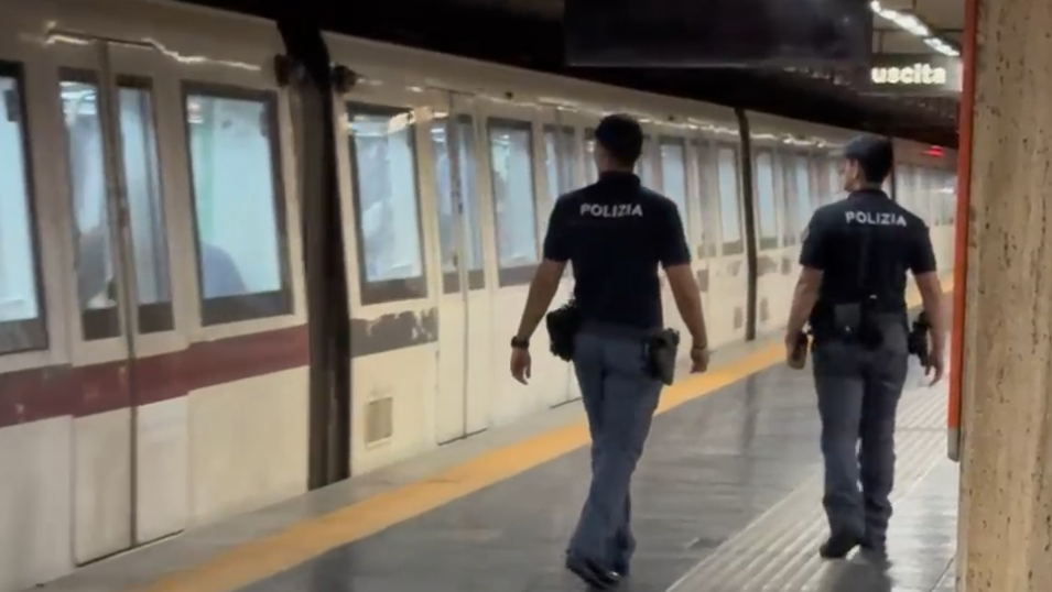 La polizia di Stato ha effettuato un servizio di controllo contro i furti nella metro di Roma effettuando sei arresti nei vagoni