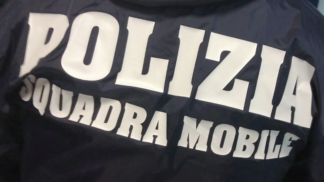 Cinque poliziotti del Commissariato di Anzio-Nettuno sono stati arrestati per droga e altri reati come falso e peculato dalla Mobile