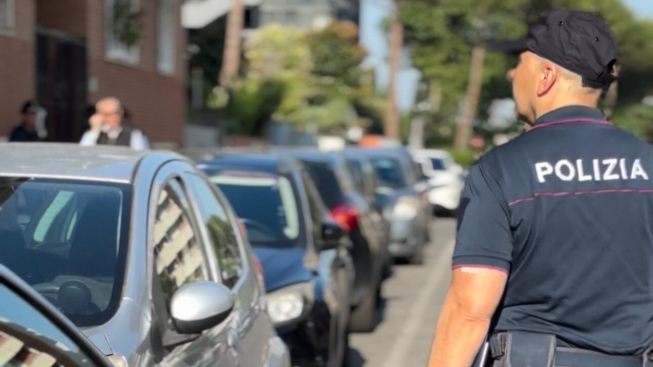 Un uomo di 61 anni è stato arrestato per stalking dalla polizia a Roma. La vittima era una sua ex collega di lavoro