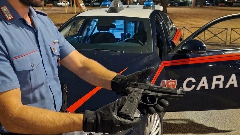 I carabinieri hanno effettuato diversi controlli in alcune zone della Capitale ritrovando e sequestrando anche delle pistole a salve