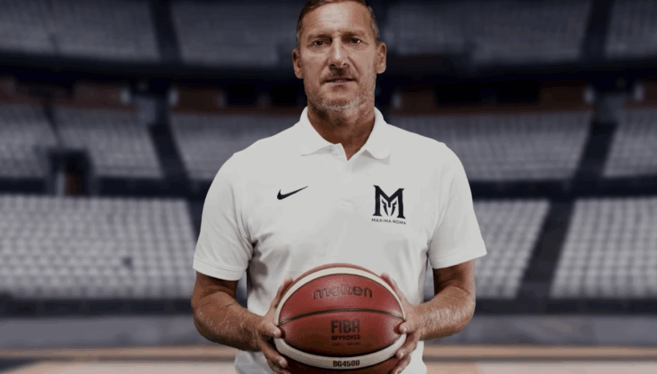 L'ex capitano giallorosso Francesco Totti si da al basket e abbraccia il progetto sportivo della Maxima Roma, la neonata Maxima Roma