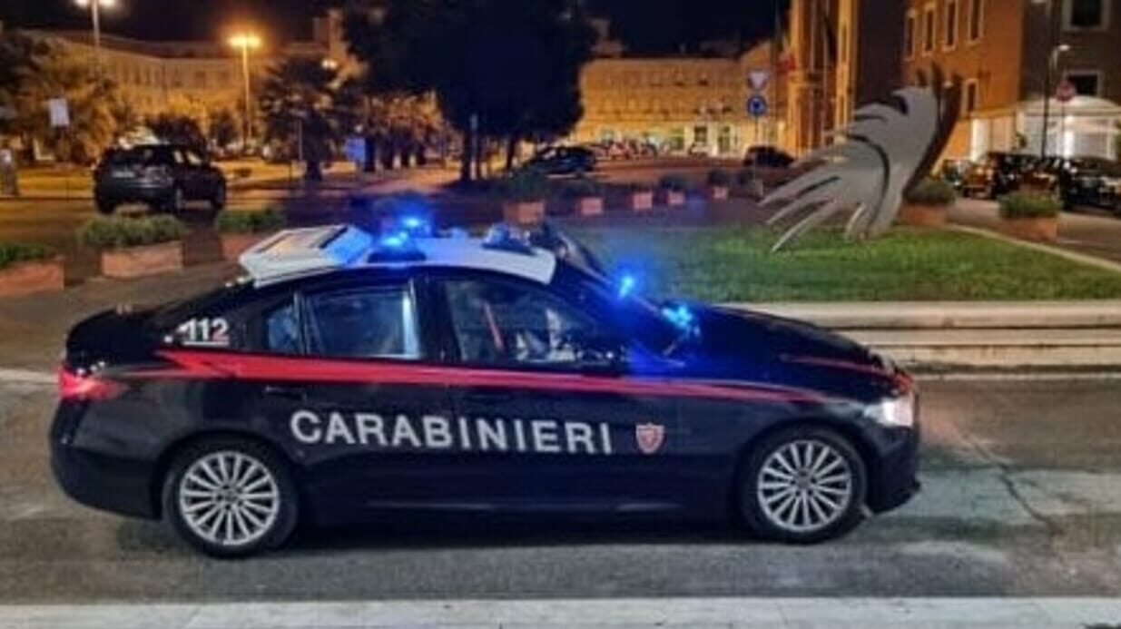 I carabinieri di Latina hanno arrestato un 31enne di origine romena responsabile di violenze sulla propria madre convivente