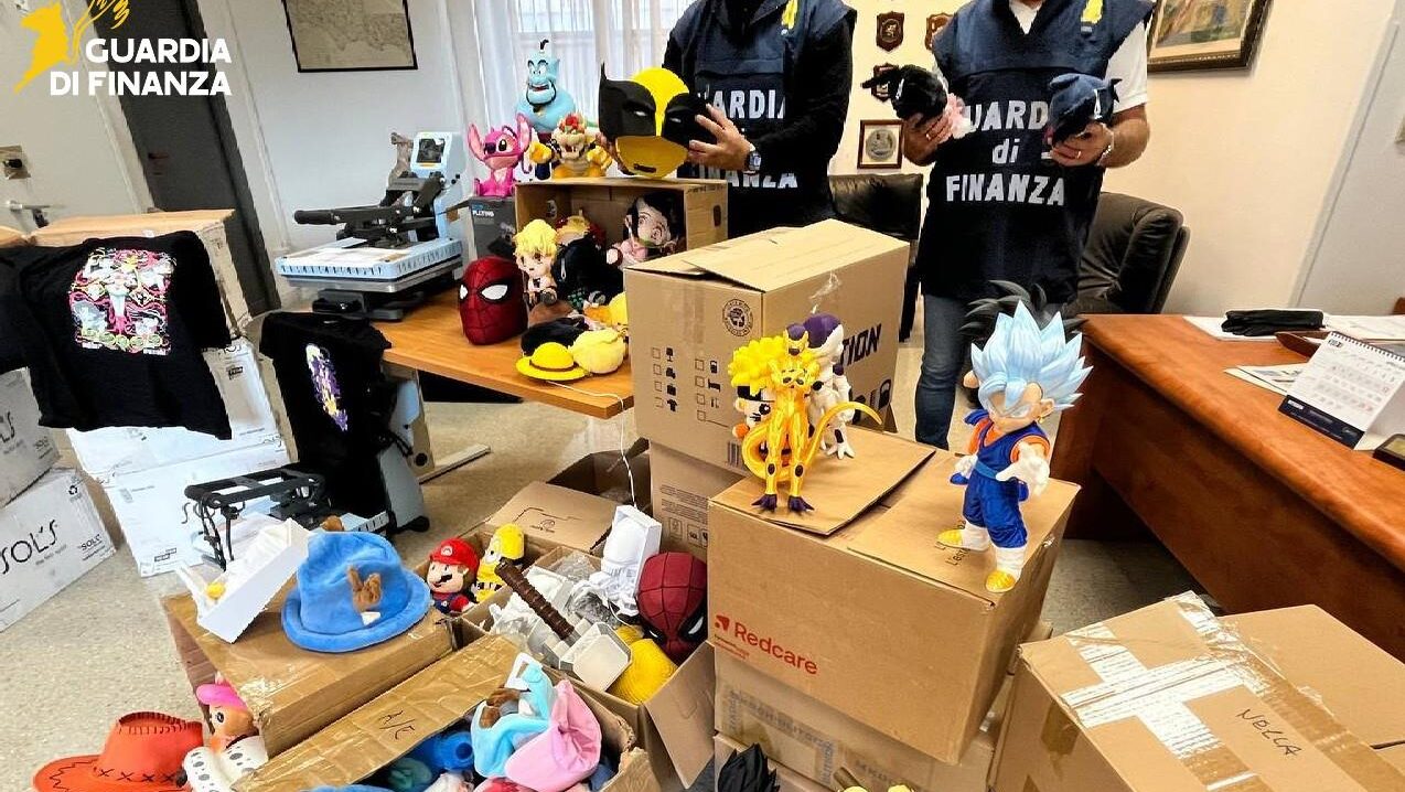 La Guardia di Finanza di Latina ha sequestrato 4,6 milioni di prodotti contraffatti e denuciato 28 persone. I dettagli