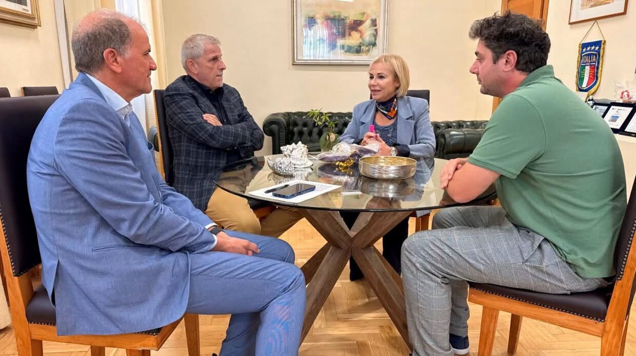 Incontro l'amministrazione comunale di Latina e il presidente del club calcistico nerazzurro Giuseppe D'Apuzzo