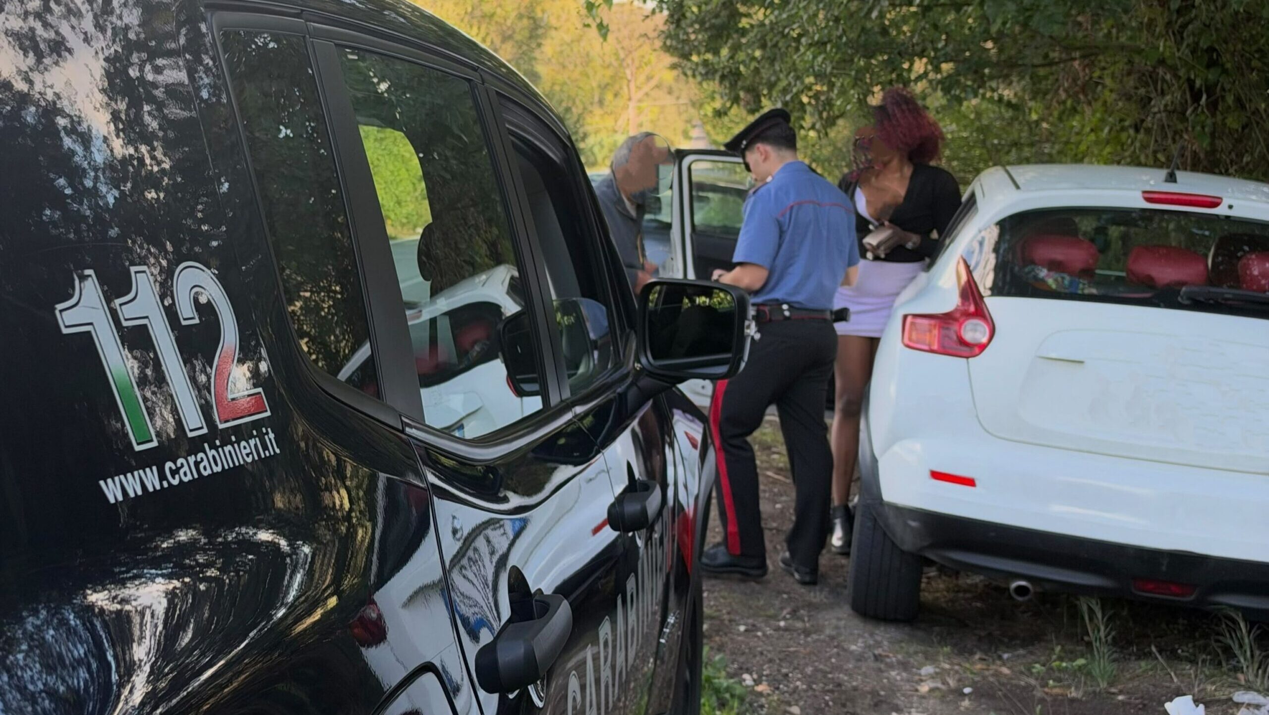 Un uomo di 66 anni è stato arrestato dai carabinieri a Roma con l'accusa di favoreggiamento della prostituzione