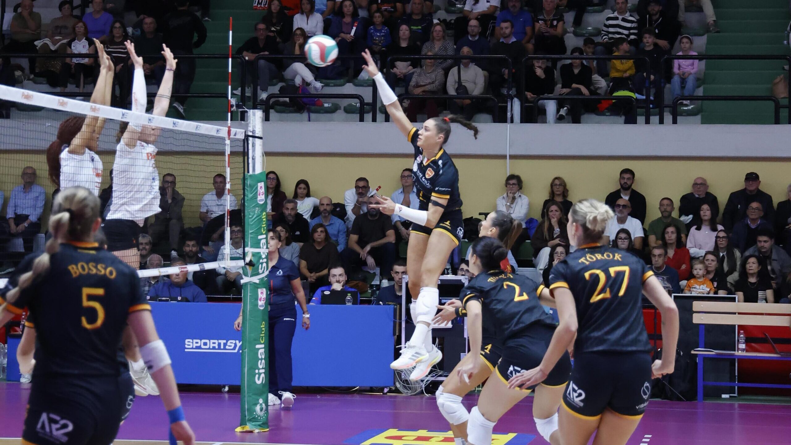 C'è ancora la firma di Nikoleta Perovic sul secondo successo stagionale della Roma Volley in casa di Altamura