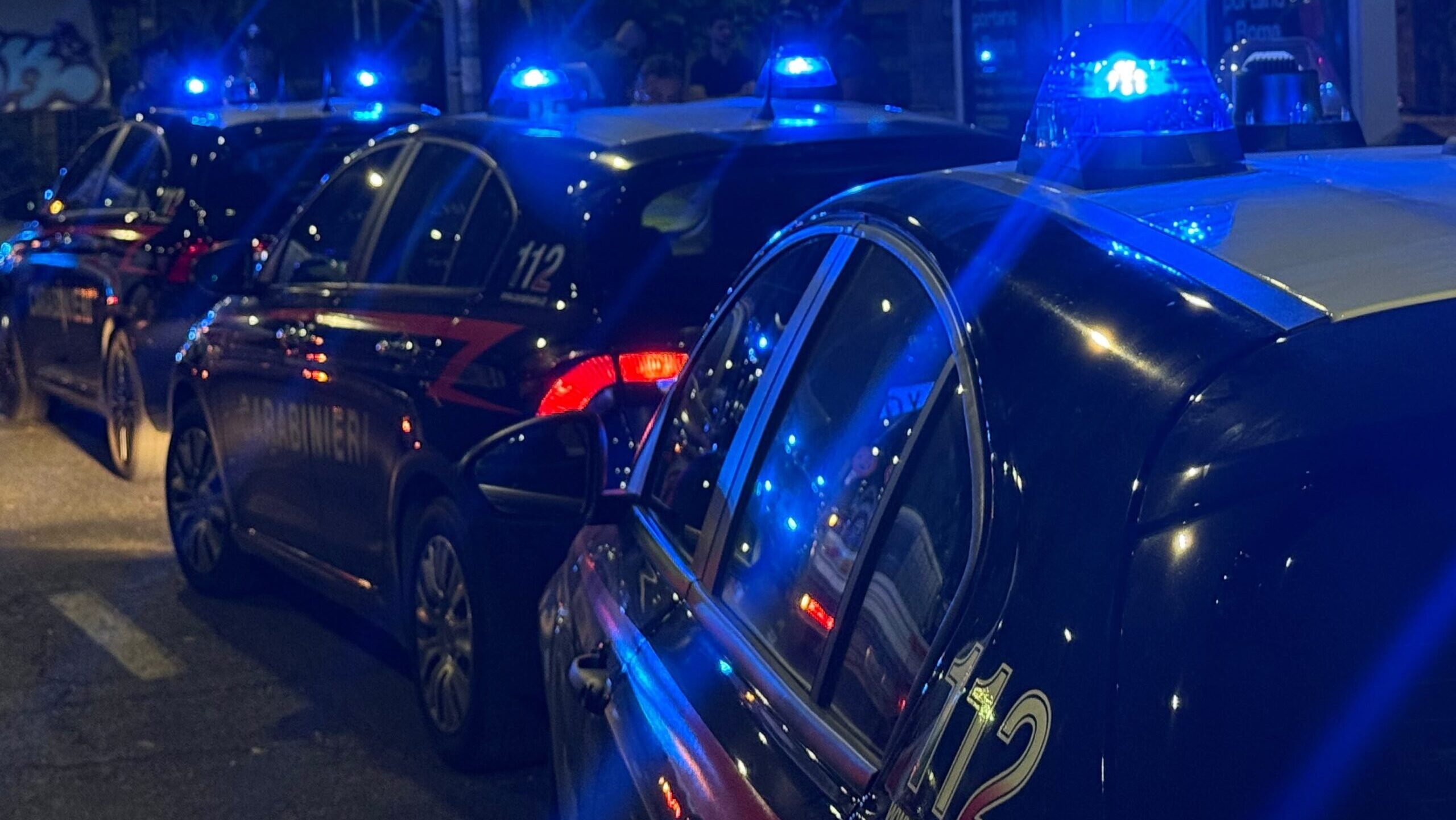 Un 25enne tunisino è stato arrestato a Pietralata dopo aver aggredito un carabiniere cn un pugno. Il giovane girava in strada con un bastone