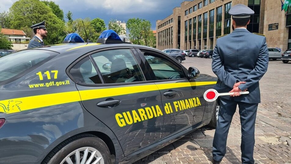 La Guardia di Finanza ha arrestato un commercialista romano e ha sgominato un sistema di frode basato su cooperative. I dettagli