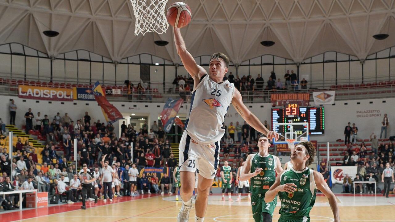 La Virtus Roma 1960 batte Avellino nel recupero della 1^ giornata di campionato e conquista la vetta del Girone B di Serie B Nazionale